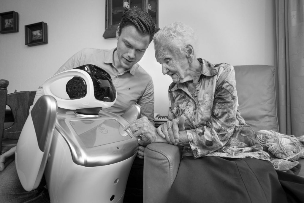 home-jullie-zorgorganisatie-klaar-toekomst- Homepage Robot